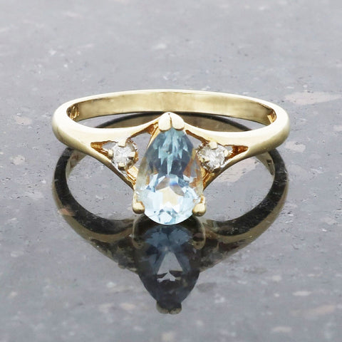Pre Owned Ladies 9ct Yellow Gold Blue Topaz and Diamond Ring